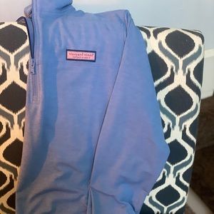 Vineyard vines pull over